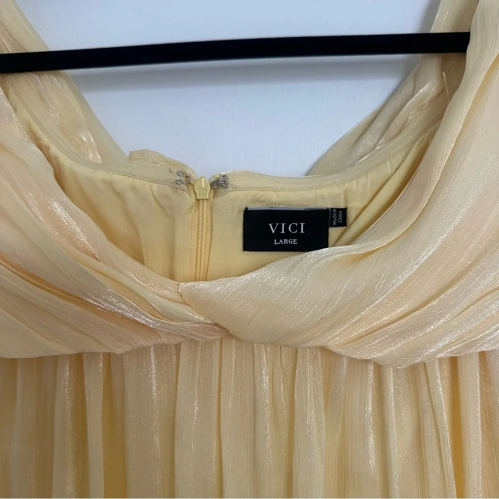 NWOT Vici Dellie Pleated Off The Shoulder Top - Picture 8 of 10